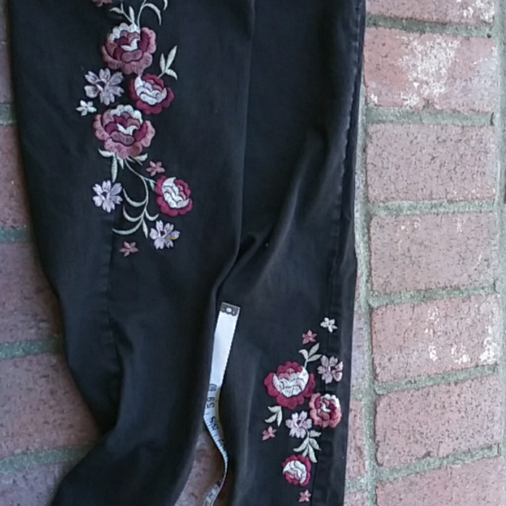 Style and Co. Pull on black skinny jeans - Picture 5 of 5